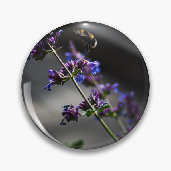 Item preview, Bee in flight designed and sold by Andymat99.