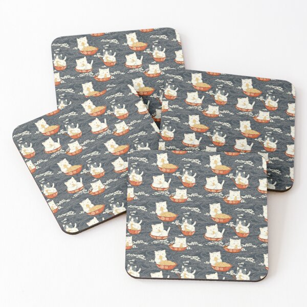 Item preview, Un patrón adorable y lindo de gatos bebés comiendo felices fideos ramen humeantes de tazones tradicionales rojos y blancos con hermosos elementos florales blancos que los rodean. designed and sold by ArtifactVault.