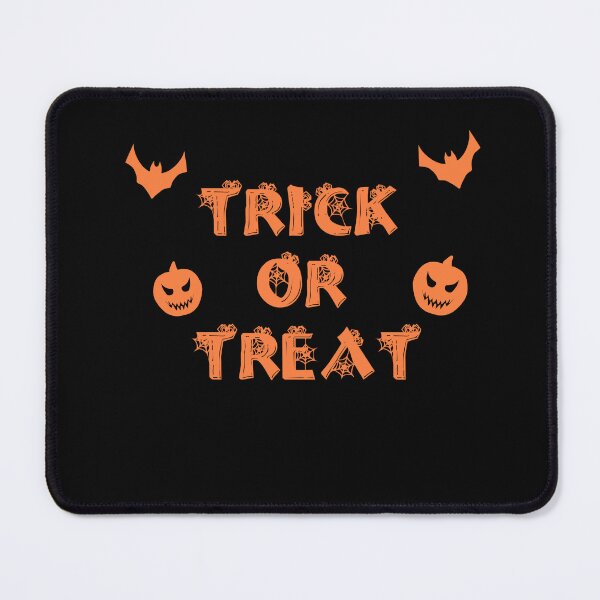 Aperçu de l'œuvre Des bonbons ou un sort avec des chauves-souris et des citrouilles d'Halloween créée et vendue par TeeCeeCo.