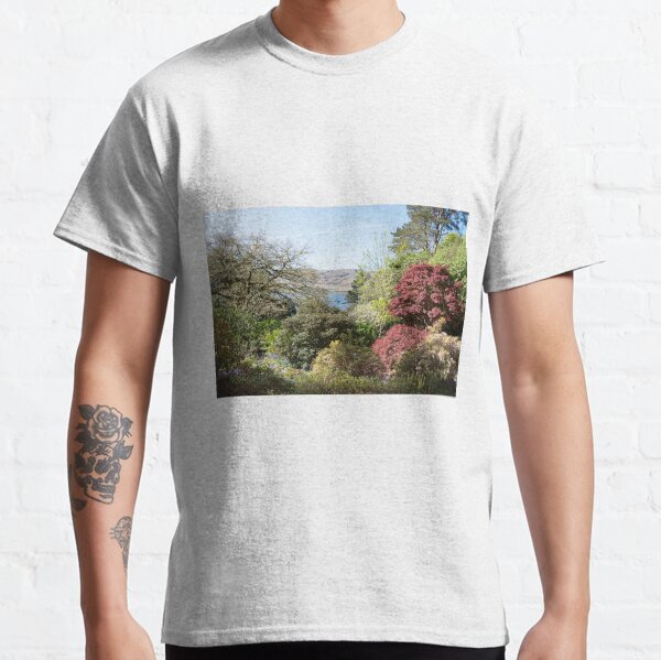 Glimpse of the sea Classic T-Shirt