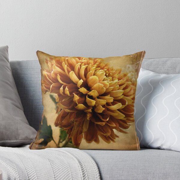 Aperçu de l'œuvre Vintage Chrysanthemum créée et vendue par Jessica Jenney.