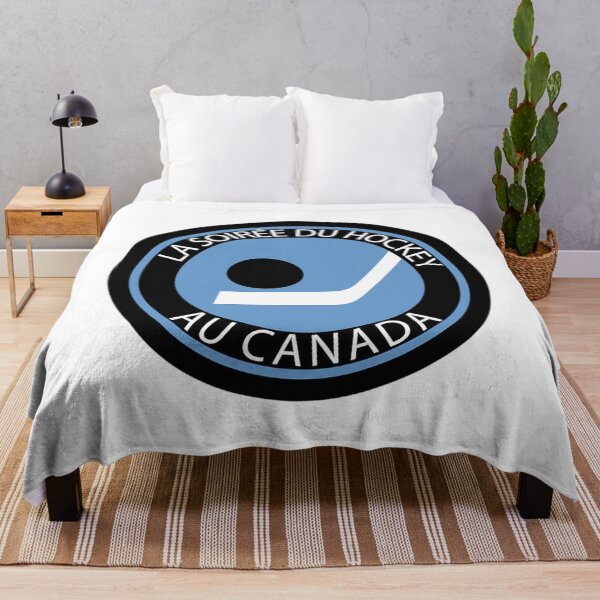 Aperçu de l'œuvre Logo de Hockey Night In en français. Multilingue. Vintage, rétro, emblématique, Québec, Canada, parodie, rondelle de glace, design canadien. créée et vendue par Johanitchell.
