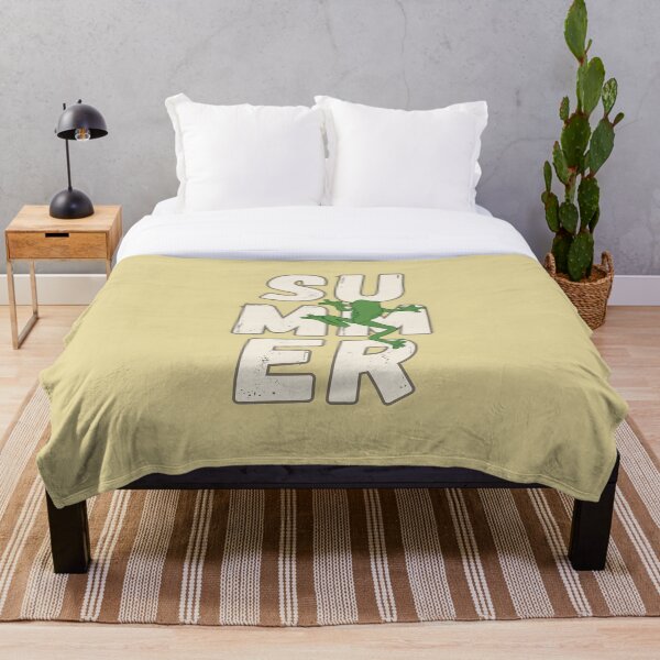 Item preview, Lagarto verde rastrero en verano, un lagarto rastrero de estilo caricatura con enormes palabras "Verano" designed and sold by JWSmile.