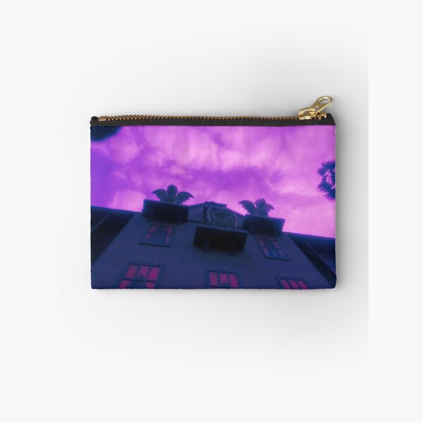 Artikelvorschau, Dunkelvioletter Palast unter dem Abendhimmel entworfen und verkauft von CrabBoyz.