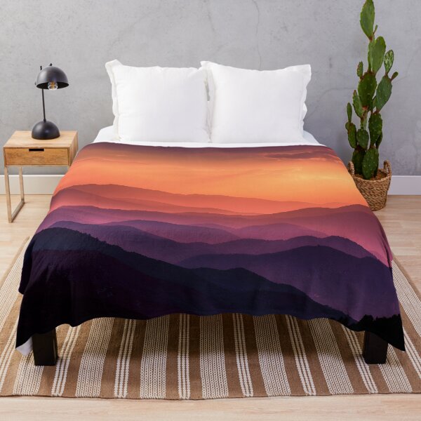 Artikelvorschau, majestätische Berglandschaft bei Sonnenuntergang entworfen und verkauft von dcrc.