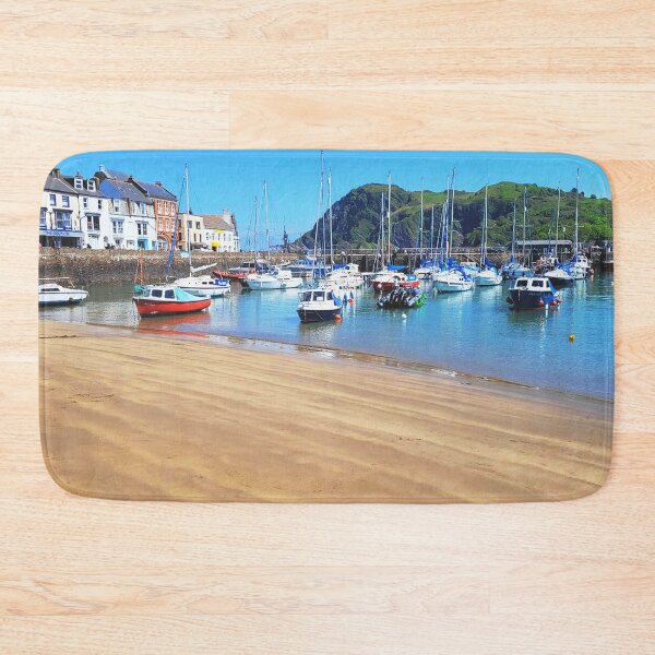 Artikelvorschau, Strand von Ilfracombe Harbour – Ilfracombe, Nord-Devon. entworfen und verkauft von Love where you live.