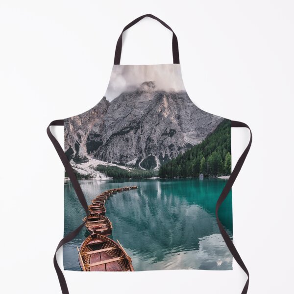 Artikelvorschau, Boote auf dem Pragser Wildsee – Dolomiten, Italien entworfen und verkauft von RastislavS.