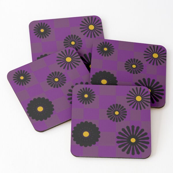 Artikelvorschau, Lila und pflaumenfarbene Karos mit schwarzen Blumen entworfen und verkauft von JaygiesDesign.
