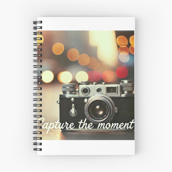 Aperçu de l'œuvre Capturez l'instant – Conception de photographie d'appareil photo vintage créée et vendue par trend-forge.