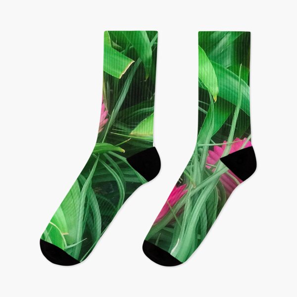 Artikelvorschau, Leuchtend rosa Blüten und üppige grüne Blätter entworfen und verkauft von DEC02.