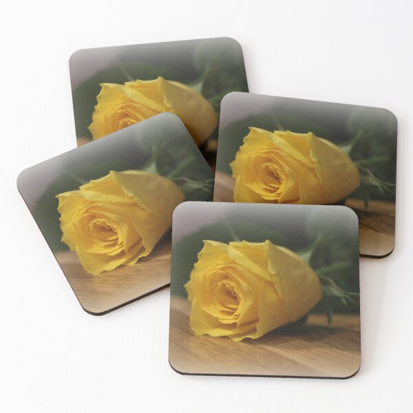 Aperçu de l'œuvre Une rose jaune créée et vendue par Designs by Helen.