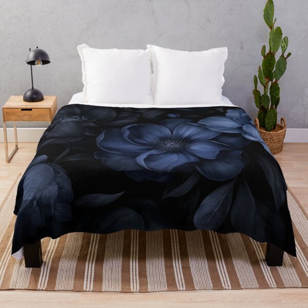Aperçu de l'œuvre Jardin gothique opulent Grandeur Bleu nuit créée et vendue par artsandsoul.