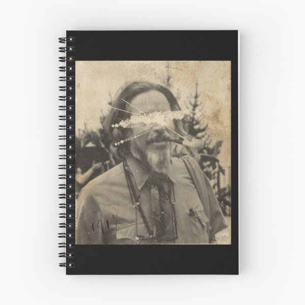 Artikelvorschau, Alan Watts Retro-Foto entworfen und verkauft von JacHarrington8.