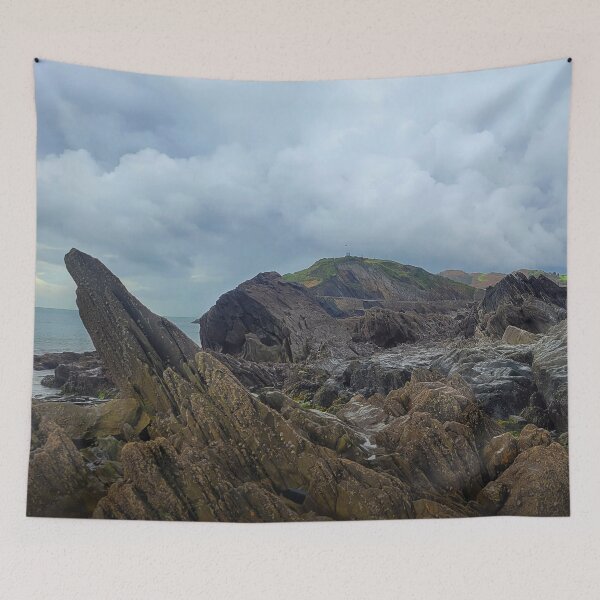 Artikelvorschau, Capstone Hill von den Tunnelstränden aus gesehen – Ilfracombe, North Devon entworfen und verkauft von Love where you live.