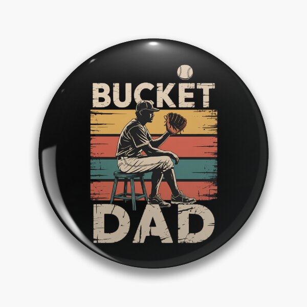 Artikelvorschau, Bucket Dad Softball Dad Baseball Lustiger Trainer Vatertag entworfen und verkauft von Sunset4Bones.