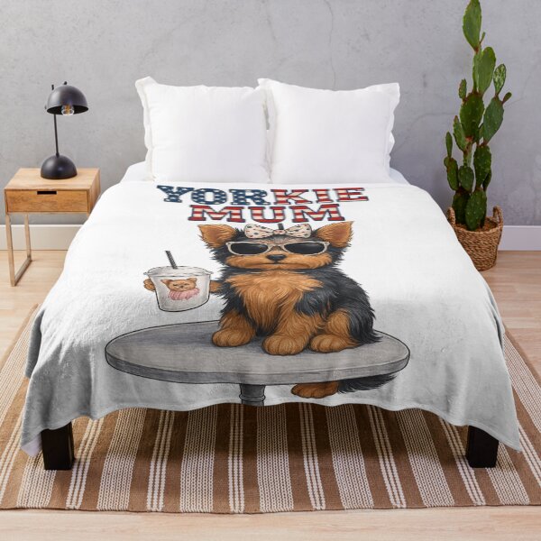 Artikelvorschau, Yorkshire Terrier Mama Shirt | Süßes patriotisches Yorkshire Terrier Hundeliebhaber Geschenk entworfen und verkauft von Puppy Paws.