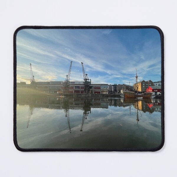 Artikelvorschau, Stothert & Pitt-Kräne bei Sonnenaufgang – Hafen von Bristol entworfen und verkauft von Avona Reflections.