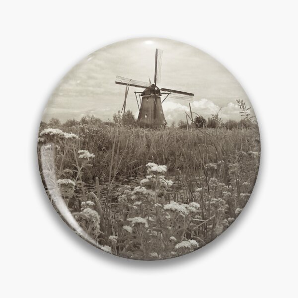 Artikelvorschau, Flowers by the Windmill, B & W entworfen und verkauft von Andrew Felton.