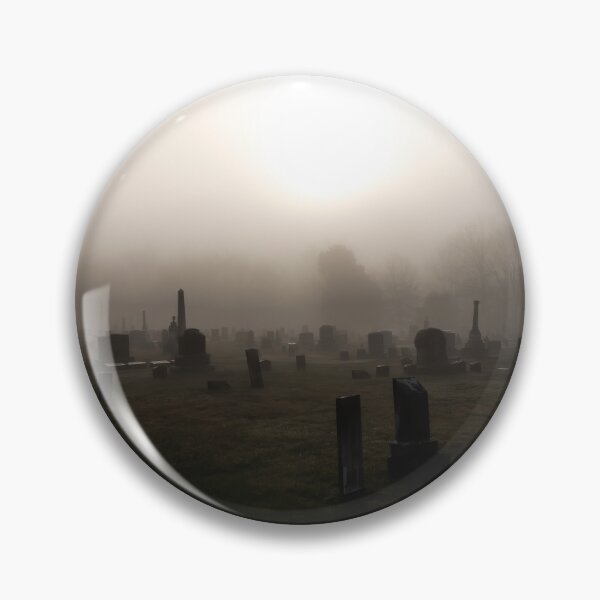 Artikelvorschau, Nebliger Friedhof entworfen und verkauft von Logan Marshall Photography.