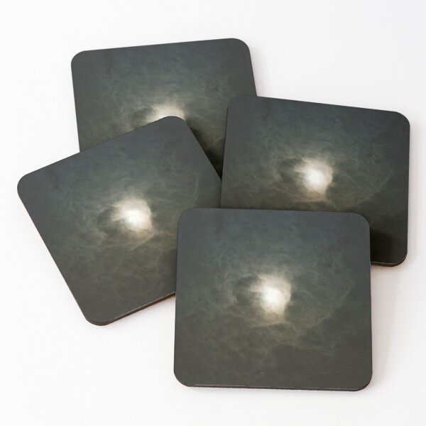 Aperçu de l'œuvre Cloudy Moon créée et vendue par BWFields.