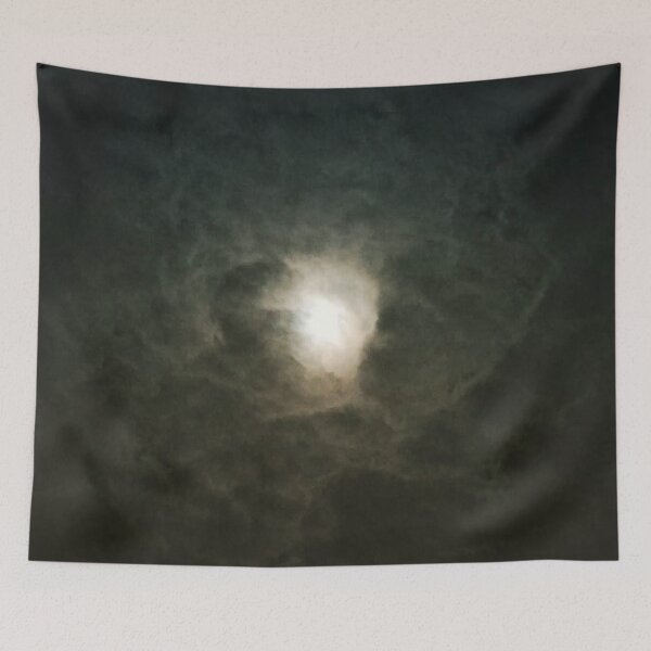 Aperçu de l'œuvre Cloudy Moon créée et vendue par BWFields.