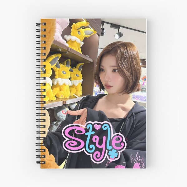 Artikelvorschau, ⁠Hearts2Hearts Jiwoo | Inspirierter Fan-Merch | Edles Sammlerstück für S2U-Fans entworfen und verkauft von Valereekmerch.