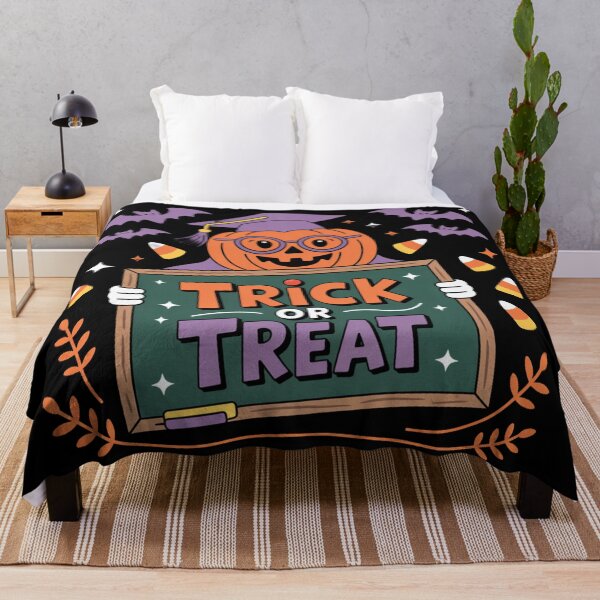 Aperçu de l'œuvre Professeur d'Halloween : Ce modèle est parfait pour un professeur d'Halloween. Une citrouille est la vedette, avec un tableau noir et une ambiance « Trick or teach ». créée et vendue par Grang Art Artistic Designs.