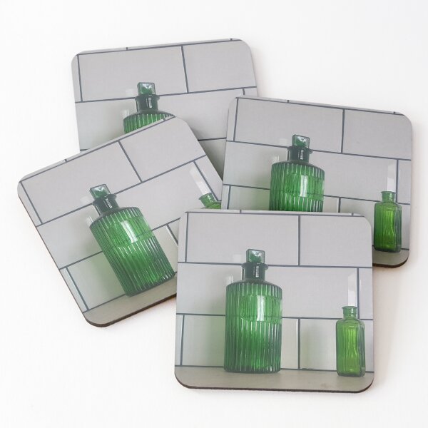 Artikelvorschau, Grüne Glasflaschen entworfen und verkauft von Designs by Helen.