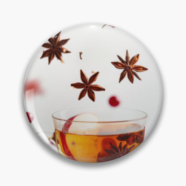 Artikelvorschau, Herbsttee mit Apfelscheiben, Preiselbeeren, Gewürzen, fallenden Zutaten in der Tasse, KI-generiert entworfen und verkauft von dvoevnore.