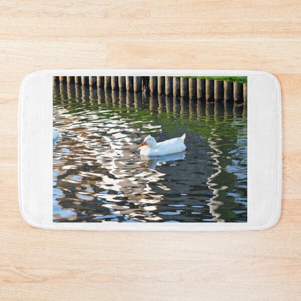 Aperçu de l'œuvre Canard aux reflets d'eau créée et vendue par Dorset Girl.