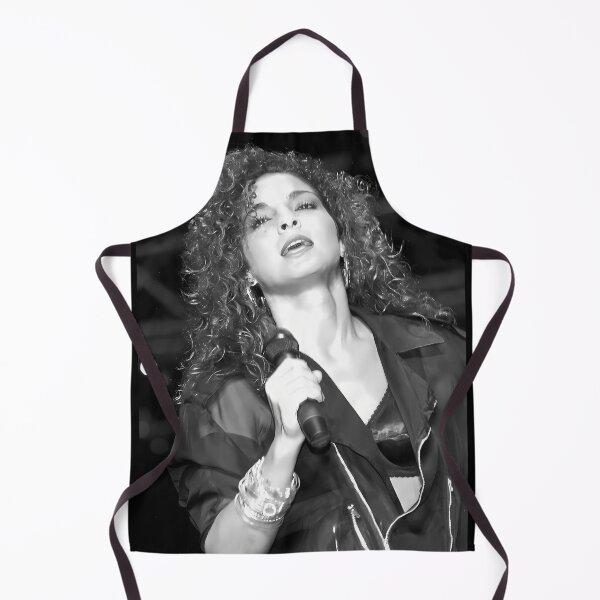 Aperçu de l'œuvre Gloria Estefan - Photographie noir et blanc créée et vendue par PhakapoHorton.