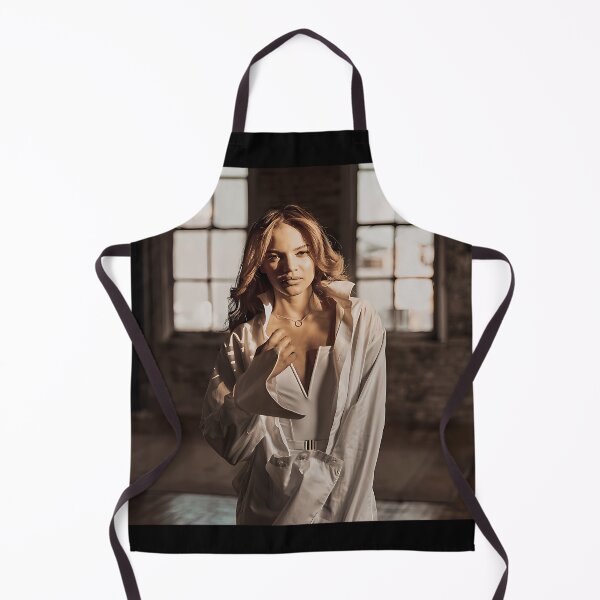 Aperçu de l'œuvre Leslie Grace créée et vendue par MattyToten.