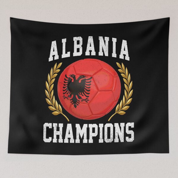 Artikelvorschau, Fußballflagge Meister – Albanien – Fans und Teams für Männer und Frauen T-Shirt entworfen und verkauft von wallsandpatts.