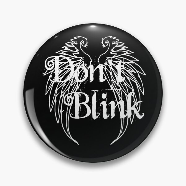 Artikelvorschau, Don't Blink 2 Classic T-Shirt entworfen und verkauft von traceyjamiedap.