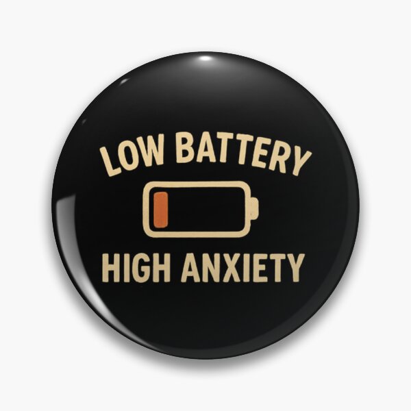 Artikelvorschau, Schwache Batterie, hohe Angst | Relatable Humor Tee entworfen und verkauft von Long Family Gifts.