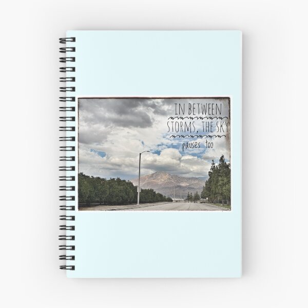 Artikelvorschau, Zwischen den Stürmen hält auch der Himmel inne! entworfen und verkauft von SHY Designs .