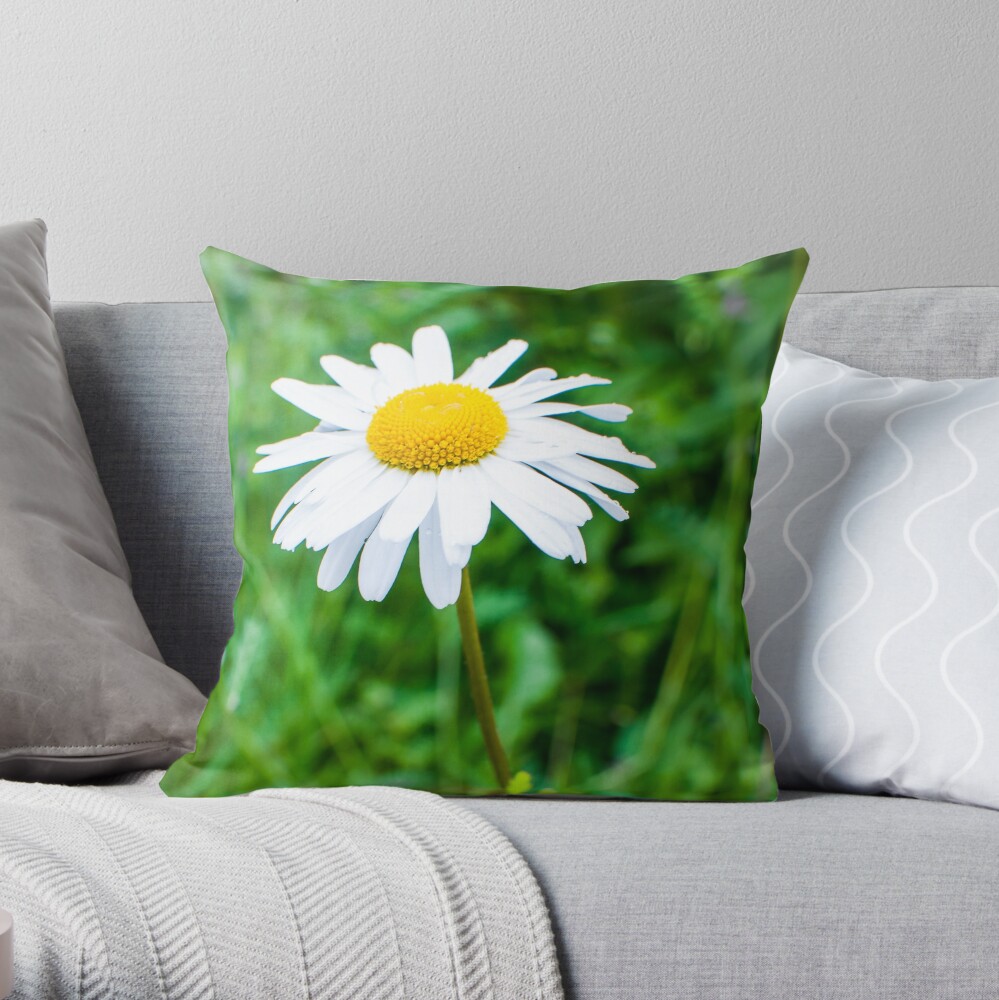 Daisy Throw Pillow