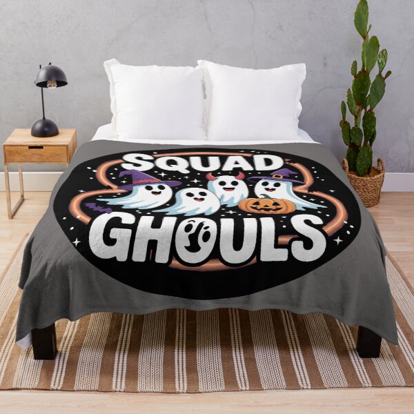 Aperçu de l'œuvre Amis macabres et bons : Un joyeux personnage à tête de citrouille exhibe ses sacs de bonbons. Pour les fêtes d'Halloween. créée et vendue par Grang Art Artistic Designs.