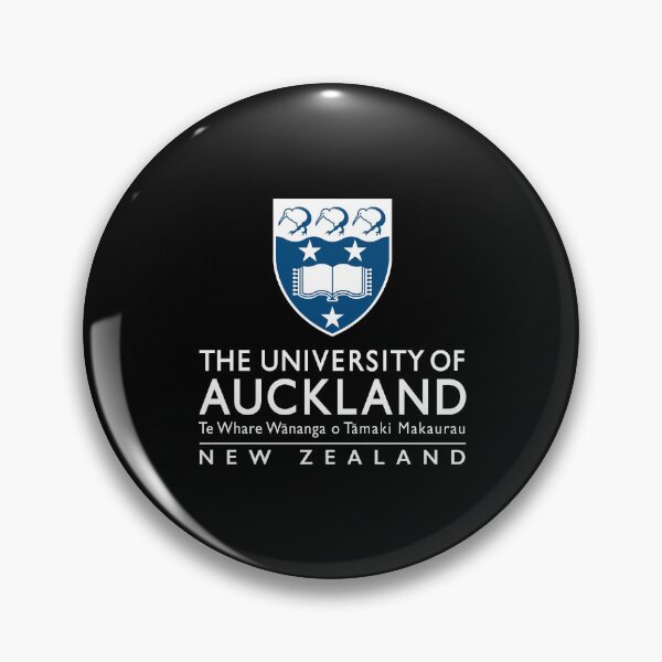 Artikelvorschau, Bewölkter Himmel der Universität von Auckland über einer Wiese entworfen und verkauft von Juliane  T Sommer.