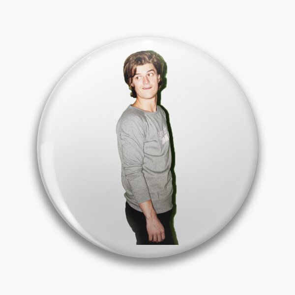 Artikelvorschau, Joe Keery Modeling entworfen und verkauft von Beth Barnett.