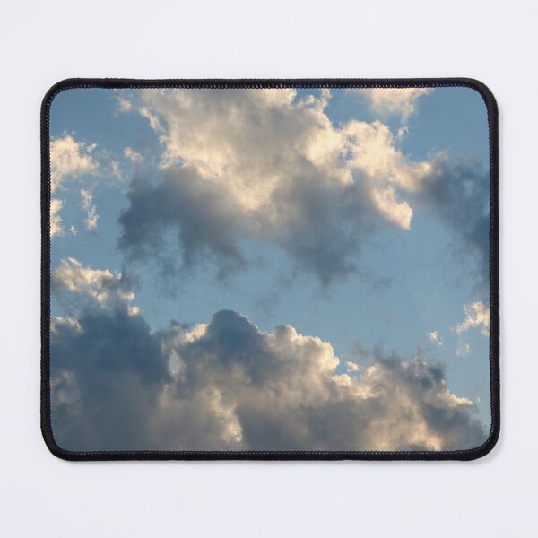Artikelvorschau, Wolken am Himmel mit durchscheinendem Sonnenlicht entworfen und verkauft von kenedyraemedia.