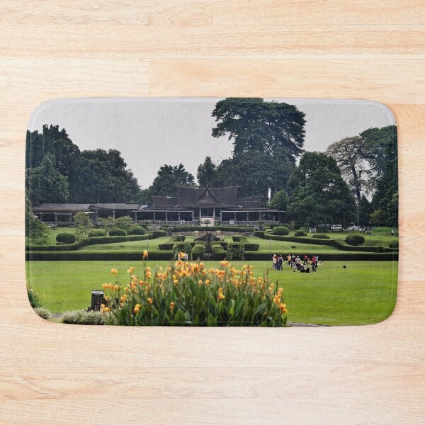 Artikelvorschau, Majestätischer Blick auf den zentralen Pavillon des Botanischen Gartens Bogor entworfen und verkauft von franck380.
