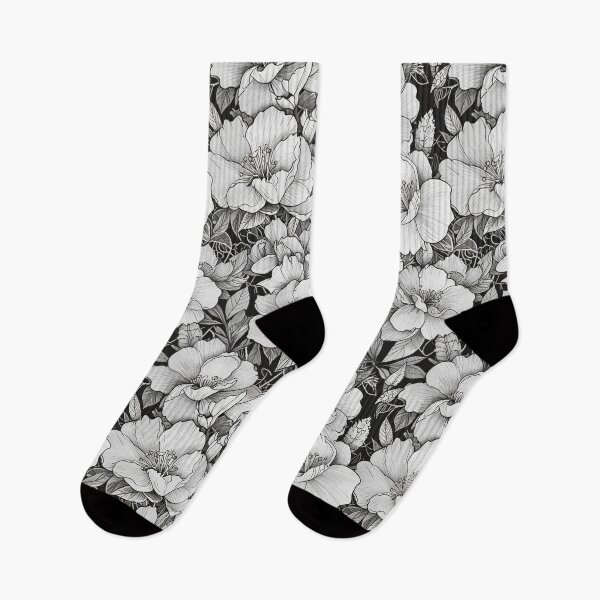 Artikelvorschau, Elegantes schwarz-weißes Blumenmuster entworfen und verkauft von CoolPixels.