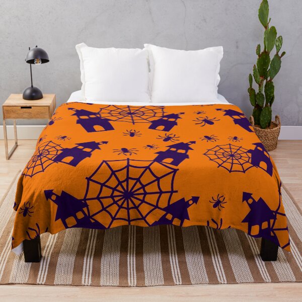 Artikelvorschau, Halloween Spukhaus und Spinnweben Muster | Gruseliger orange und schwarzer Wandteppich entworfen und verkauft von FestivityFinds.