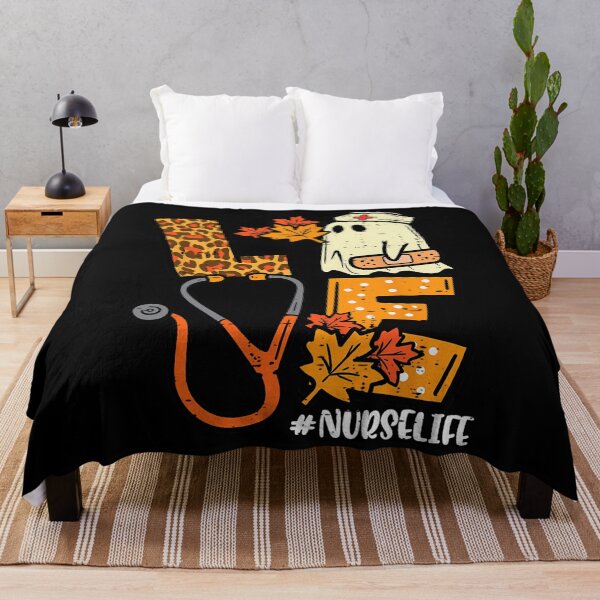 Artikelvorschau, Leopard Ghost Nurse Halloween Kostüm Herbst Scrub Top entworfen und verkauft von sgwralifmy31.