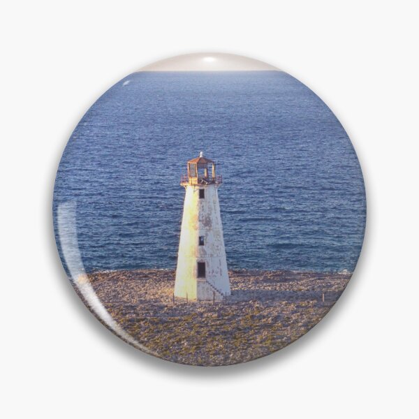 Artikelvorschau, Der Leuchtturm im Hafen von Nassau Vertikal entworfen und verkauft von LisaWootenPhoto.