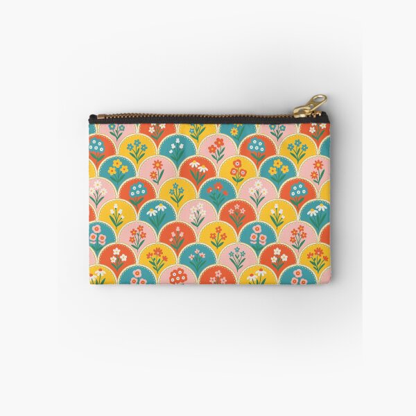 Item preview, Patrón floral festoneado vintage: flores de arte popular retro designed and sold by HotFluff.