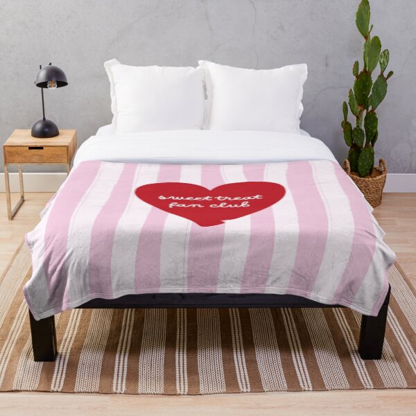 Aperçu de l'œuvre Sweet Treat Fan Club - Art rayé rose et rouge créée et vendue par StudioKitti.