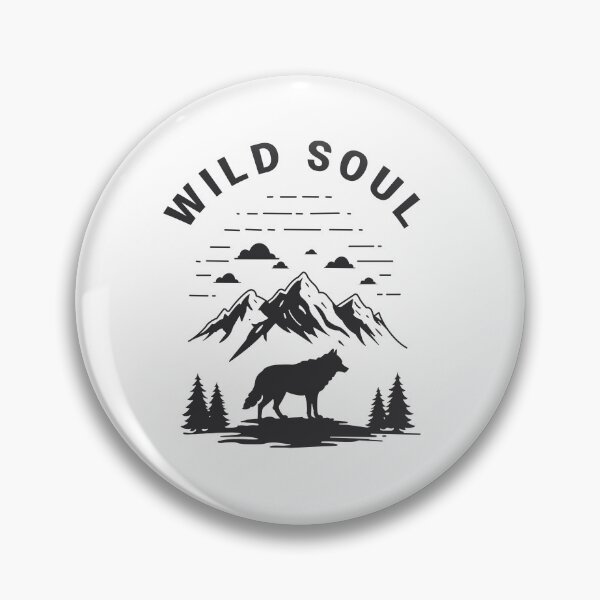 Artikelvorschau, Wild Soul – Wolfssilhouette & Bergdesign entworfen und verkauft von ByRAM Project.