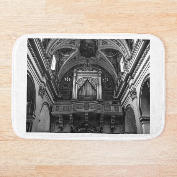 Aperçu de l'œuvre Impressionnant intérieur d'église avec orgue à tuyaux orné, arches et œuvres d'art baroques au plafond créée et vendue par Nmallia.